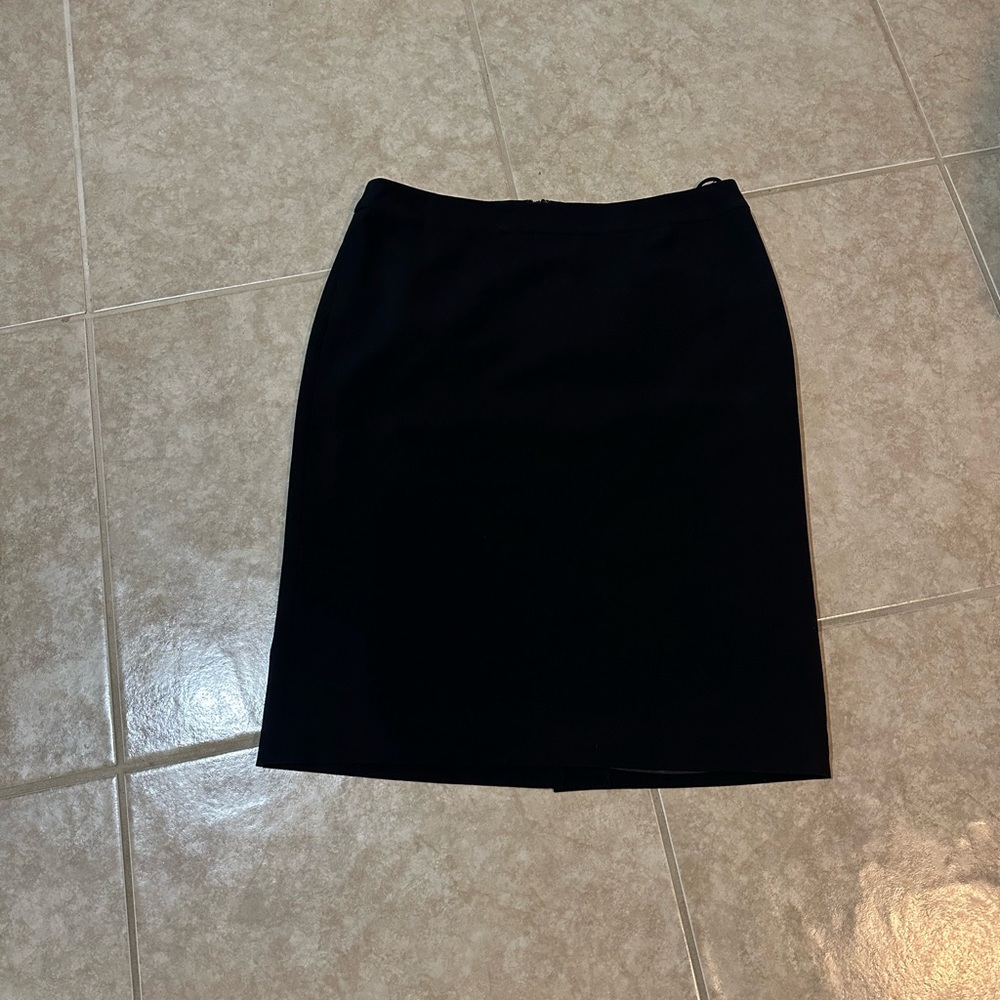 Women’s black skirt Jones & Co Essentials Size 8 Stretch. EUC 23” long w…